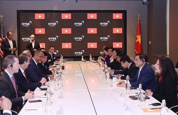 PM visits New York Stock Exchange, holds roundtable with CEOs of int'l firms ảnh 4