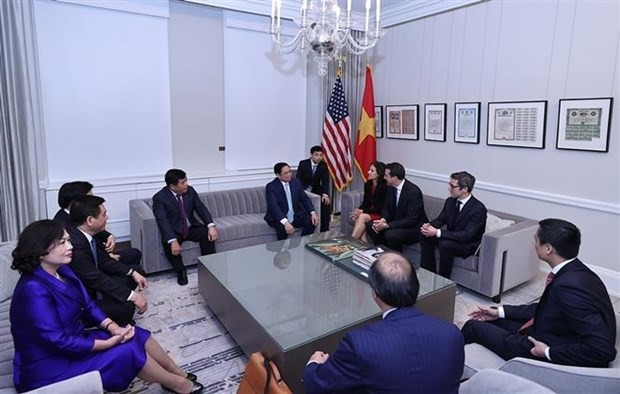 PM visits New York Stock Exchange, holds roundtable with CEOs of int'l firms ảnh 2