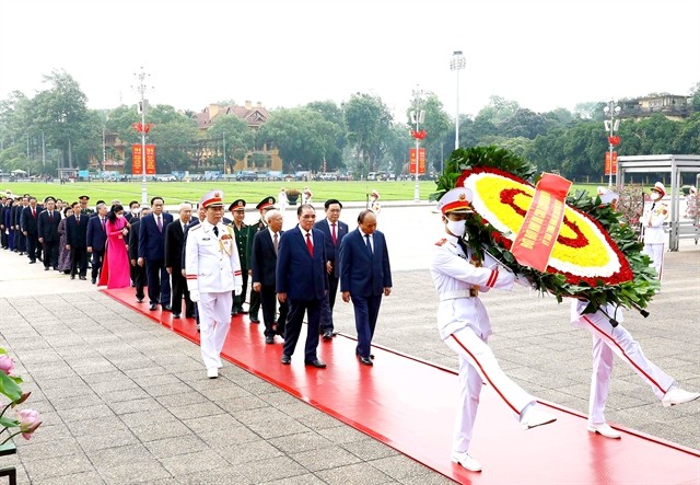 Leaders pay homage to President Ho Chi Minh on 132nd birth anniversary ảnh 1