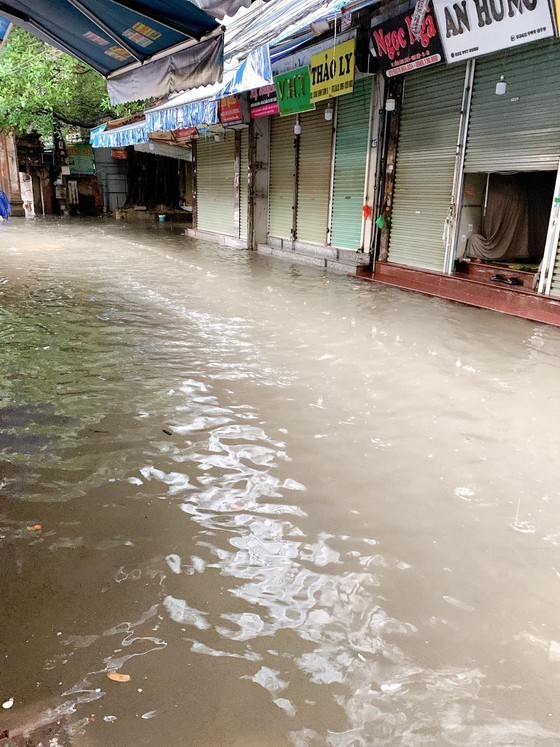 Incessant rains continue flooding Northern localities  ảnh 7