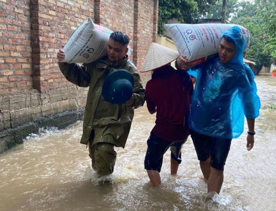 Prolonged downpours cause havoc in Northern region ảnh 1