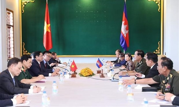 Vietnamese, Cambodian PMs agree on measures to foster ties ảnh 1