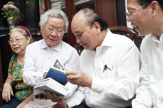 State President visits former Editor-in-chief of SGGP Newspaper ảnh 1