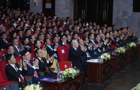 Ceremony held to mark 60th founding anniversary of Vietnam-Laos diplomatic ties ảnh 11