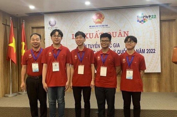 All four Vietnamese students win gold at Int’l Chemistry Olympiad 2022 ảnh 1