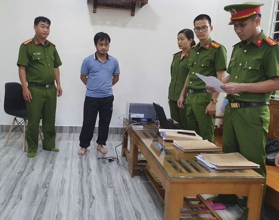 Two employees of Quang Tri CDC arrested for property embezzlement  ảnh 1