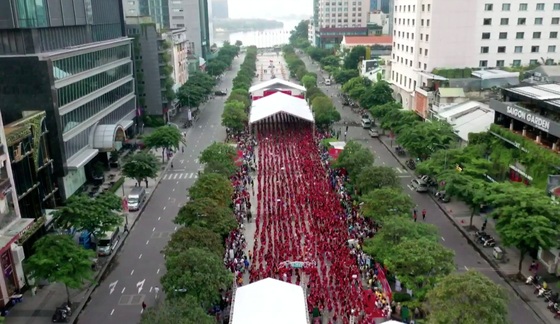 Flash mob performance by 3,000 children sets Vietnamese record ảnh 2