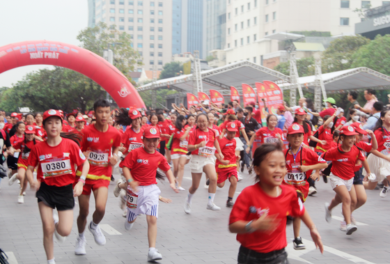 Flash mob performance by 3,000 children sets Vietnamese record ảnh 5