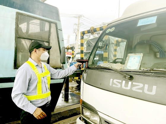 Some errors, incidents.still arise in non-stop electronic toll collection ảnh 2