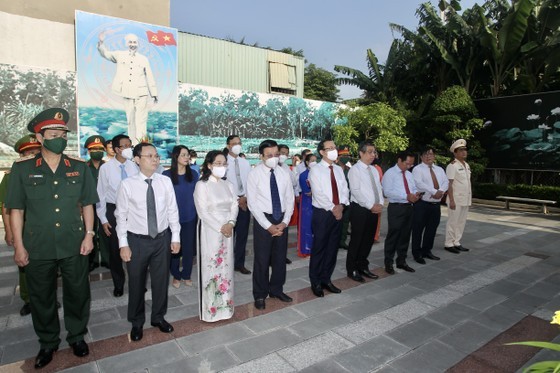 City leaders join 81 death anniversary of former Party leaders ảnh 5