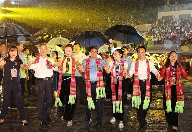 Yen Bai hosts ceremony to receive UNESCO certificate on Xoe Thai dance ảnh 1