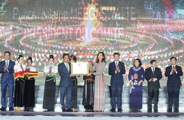 Yen Bai hosts ceremony to receive UNESCO certificate on Xoe Thai dance ảnh 2