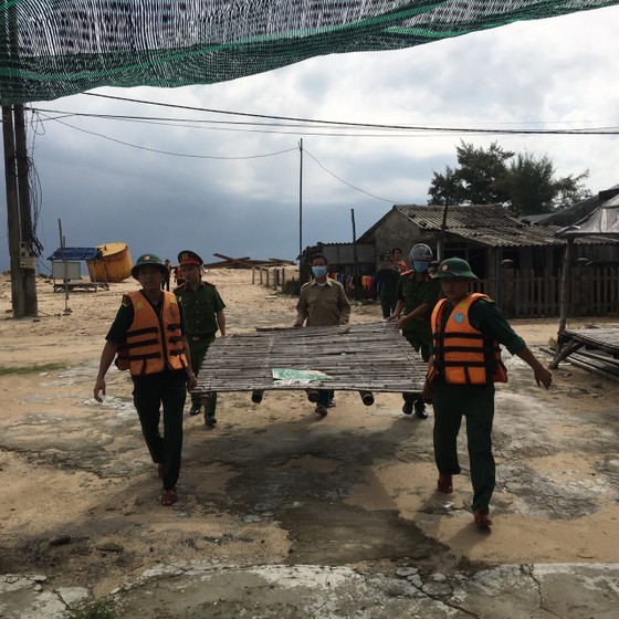 Central localities take urgent measures to prepare for arrival of typhoon Noru ảnh 5