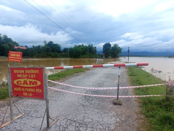 Ha Tinh Province bans vehicles from traveling through National Highway No.1 ảnh 13