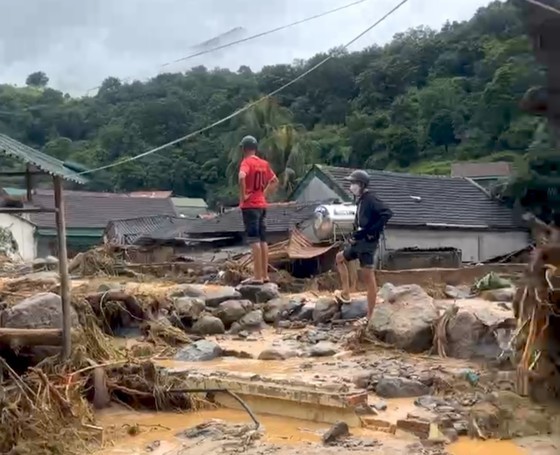 Nghe An Province urgently overcomes consequences after flash flood ảnh 1