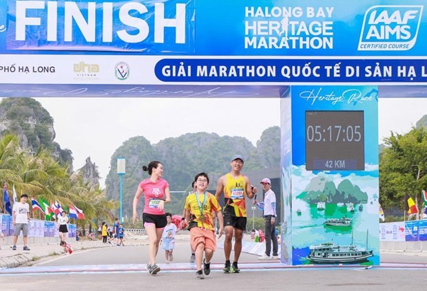 Nearly 1,200 int'l athletes to compete in Halong Bay Heritage Marathon 2022 ảnh 2