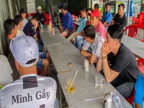 Vinh Long razes online gambling ring point with Cambodia-based banker  ảnh 1