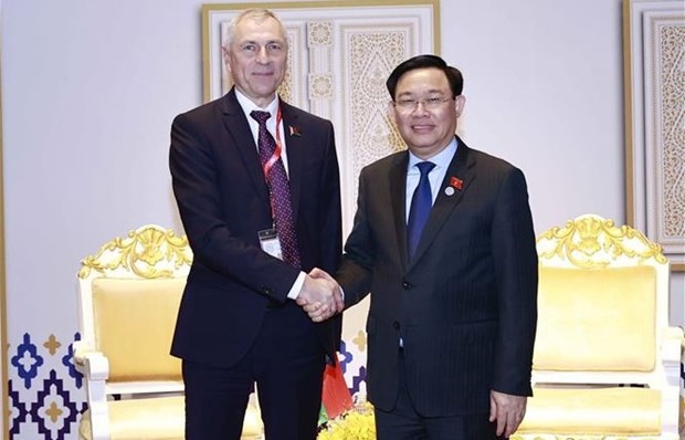 Top legislator meets parliamentary leaders of Singapore, Azerbaijan, Belarus ảnh 2