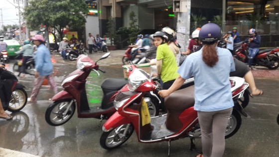 Heavy rains continue drenching parts of HCMC until weekend ảnh 3