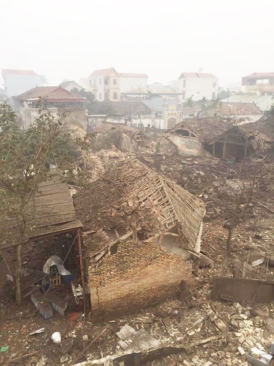Nine causalities reported after big explosion in Bac Ninh province ảnh 6