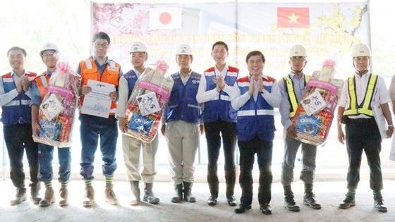 HCMC leaders promiss to solve difficulties for first metro line ảnh 2