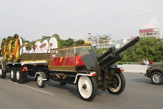 Former President Le Duc Anh laid to rest in HCMC ảnh 4