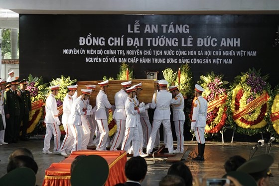 Former President Le Duc Anh laid to rest in HCMC ảnh 14