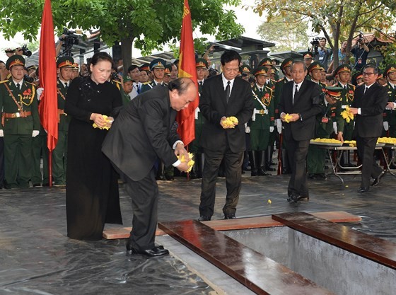 Former President Le Duc Anh laid to rest in HCMC ảnh 1