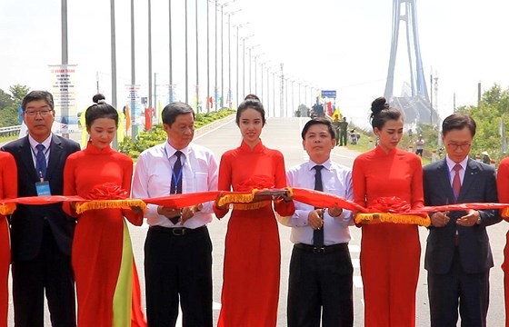Vam Cong bridge open to traffic in Mekong Delta ảnh 1