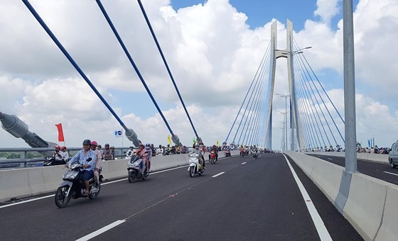 Vam Cong bridge open to traffic in Mekong Delta ảnh 5