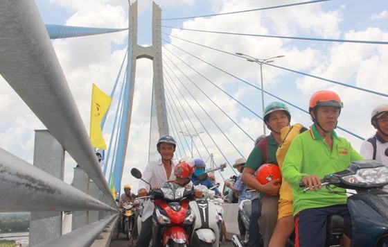 Vam Cong bridge open to traffic in Mekong Delta ảnh 6