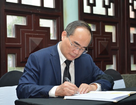 State funeral held in HCMC for former Party leader Tran Quoc Huong ảnh 4