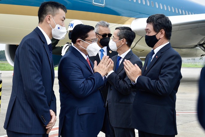 PM Pham Minh Chinh arrives in Indonesia for ASEAN Leaders’ Meeting ảnh 1