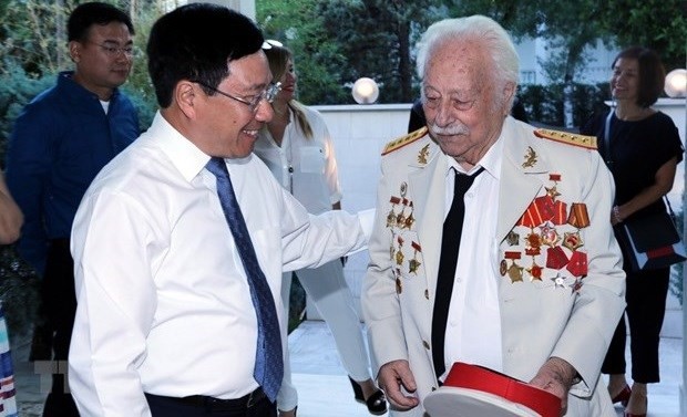 Leaders extend condolences over death of Greek Hero of People's Armed Forces ảnh 1