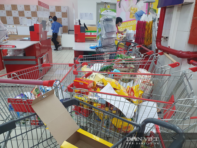 Người dân TPHCM đi siêu thị online tăng chóng mặt, nhân viên giao hàng 'không kịp thở' ảnh 2