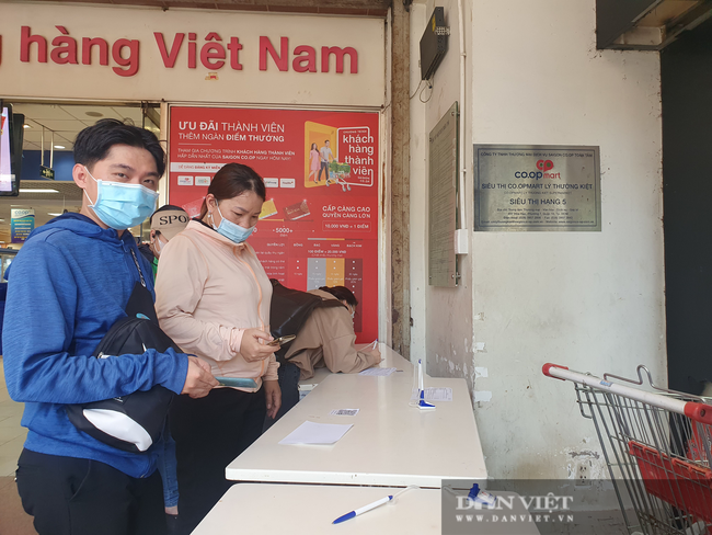 Người dân TPHCM đi siêu thị online tăng chóng mặt, nhân viên giao hàng 'không kịp thở' ảnh 3
