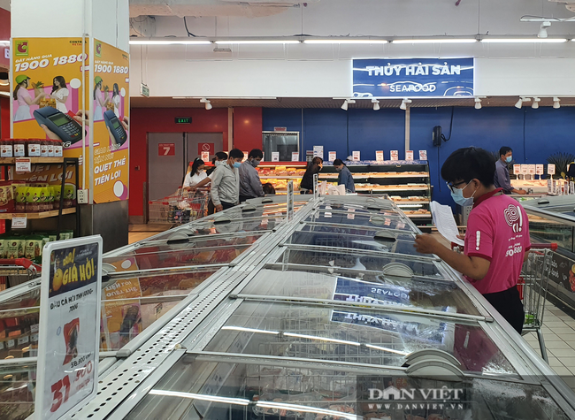 Người dân TPHCM đi siêu thị online tăng chóng mặt, nhân viên giao hàng 'không kịp thở' ảnh 1