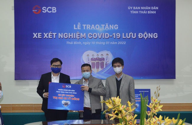 SCB tiếp tục trao tặng xe xét nghiệm lưu động tại Thái Bình, Thanh Hóa ảnh 1