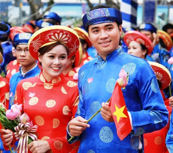 City organizes mass wedding of 100 couples on National Day ảnh 5