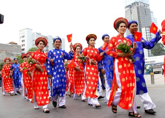 City organizes mass wedding of 100 couples on National Day ảnh 6