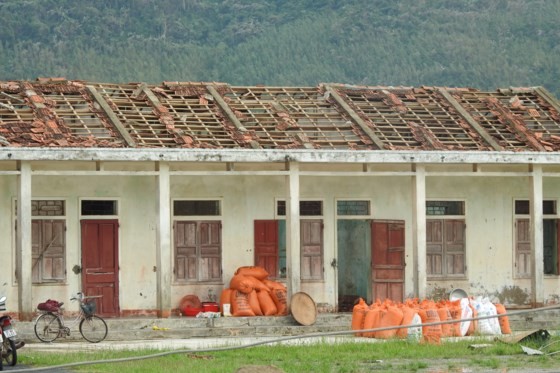 Quang Binh province destroyed after storm ảnh 1
