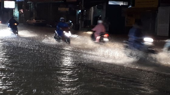 Heavy rain floods Dalat City  ​ ảnh 1