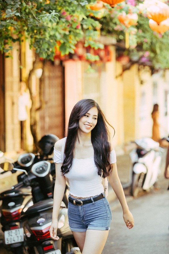 Miss Vietnam 2018 Tieu Vy introduces Hoian to Miss World ảnh 1