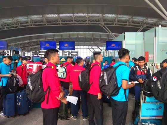 Vietnam Football Team leaves for AFC Asian Cup 2019 in Qatar ảnh 1