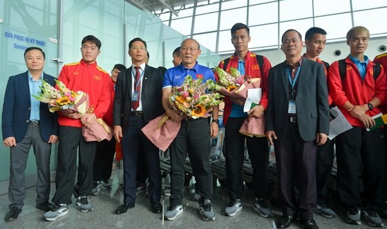 Vietnam Football Team leaves for AFC Asian Cup 2019 in Qatar ảnh 2