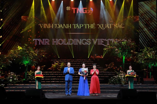 Đêm nhạc kỷ niệm 25 năm phát triển Tập đoàn TNG Holdings Vietnam ảnh 1