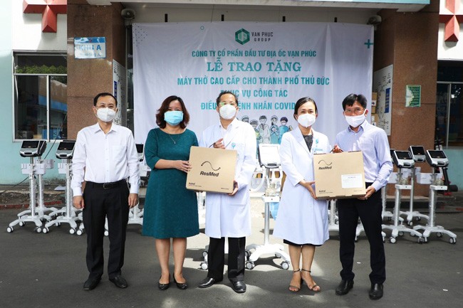 Van Phuc Group ủng hộ 10.000 phần quà cho các hộ khó khăn do dịch bệnh Covid -19 ảnh 1