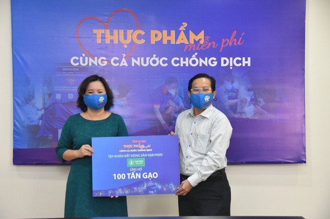 Van Phuc Group ủng hộ 10.000 phần quà cho các hộ khó khăn do dịch bệnh Covid -19 ảnh 2
