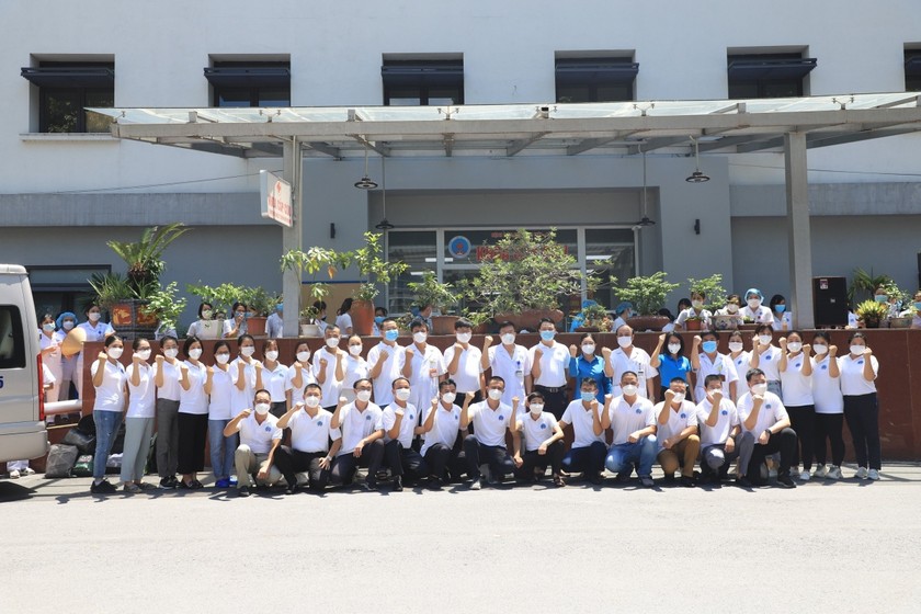 30 y bác sĩ Bệnh viện Hữu Nghị tiếp tục lên đường hỗ trợ chống dịch tại Tiền Giang.