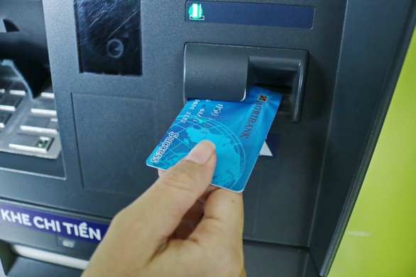 Có kịp khai tử thẻ ATM công nghệ từ? - Ảnh 2.